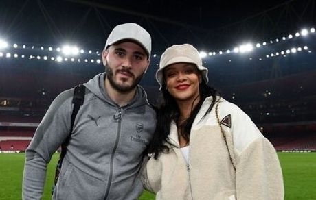 دستگیری همسر فوتبالیست مشهور به جرم حمل اسلحه