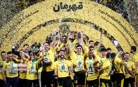 مورایس سرمربی سپاهان ماند