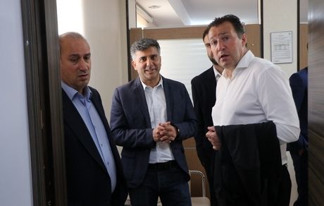 
پای یک زن درمیان است
