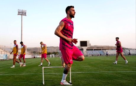 مهاجم جداشده تراکتور برگشت