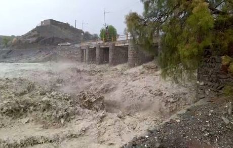 سیل در هرمزگان / راه ارتباطی جاسک به بشاگرد مسدود شد