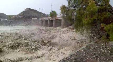 سیل در هرمزگان / راه ارتباطی جاسک به بشاگرد مسدود شد