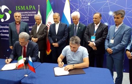 ایران و روسیه ۱۲ تفاهم نامه همکاری در زمینه خودرو امضا کردند
