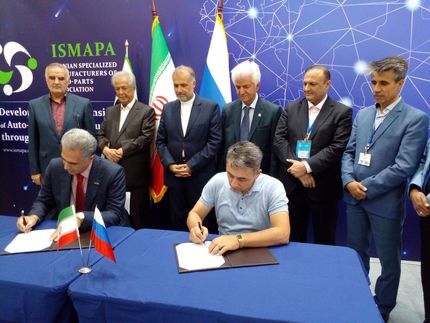 ایران و روسیه ۱۲ تفاهم نامه همکاری در زمینه خودرو امضا کردند