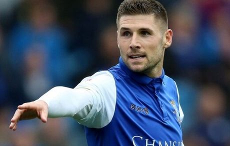 فشار سیاسی روی مهاجمی که استقلال او را می‌خواهد! 