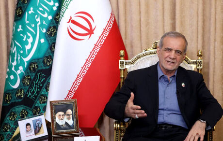 رئیس جمهور: منظور ما از "مرگ بر آمریکا"، مردم و مقامات این کشور نیست / مانعی برای حضور سرمایه گذاران آمریکایی در ایران نیست