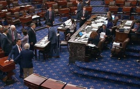 سنا مانع محدودشدن اختیارات ترامپ در جنگ با ایران شد