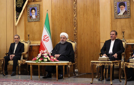 روحانی: ایران در برابر توطئه‌ها و تحریم‌ها به زانو در نمی‌آید