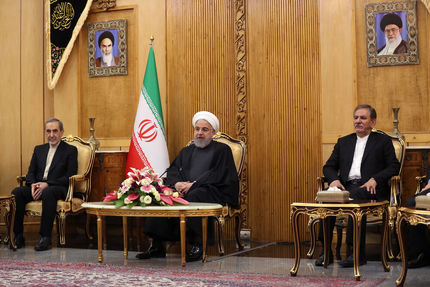 روحانی: ایران در برابر توطئه‌ها و تحریم‌ها به زانو در نمی‌آید