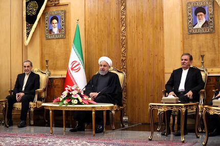 روحانی: ایران در برابر توطئه‌ها و تحریم‌ها به زانو در نمی‌آید