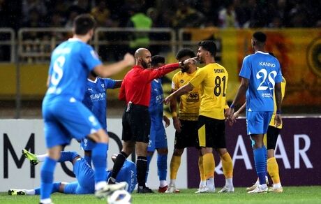جریمه مدافع سپاهان بدلیل اخراج در بازی مقابل الهلال