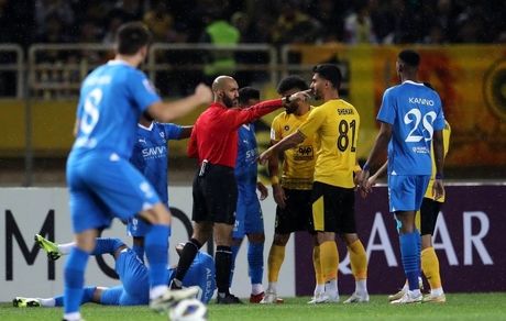 جریمه مدافع سپاهان بدلیل اخراج در بازی مقابل الهلال