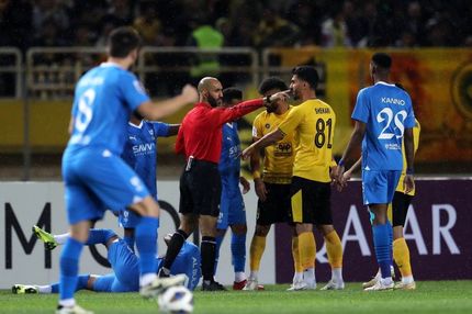 جریمه مدافع سپاهان بدلیل اخراج در بازی مقابل الهلال