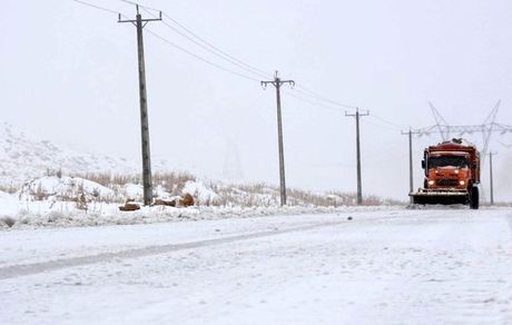 برف و باران محورهای جنوبی و مرکز آذربایجان‌غربی را فراگرفته است
