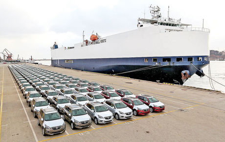 گمرک: ۱۲۱۸ دستگاه خودرو در پنج ماهه نخست وارد کشور شده است