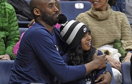 غرامت سنگین همسر بسکتبالیست معروف بخاطر لو رفتن عکس محل سقوط هلیکوپتر