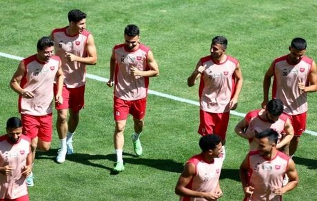 سرمربی پرسپولیس، ستاره این تیم را بدلیل بی‌انضباطی کنار گذاشت