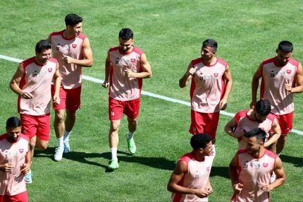 سرمربی پرسپولیس، ستاره این تیم را بدلیل بی‌انضباطی کنار گذاشت