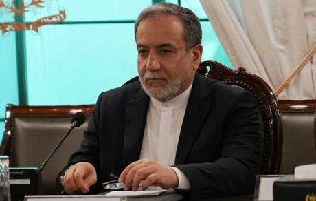 عراقچی: انگلیس به حقوق شهروندان ایرانی احترام بگذارد