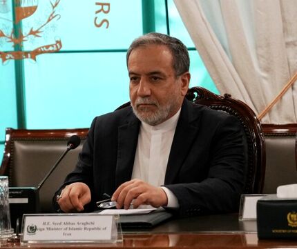 عراقچی: انگلیس به حقوق شهروندان ایرانی احترام بگذارد