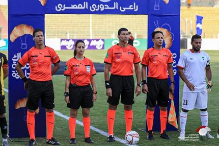 یک داور زن برای اولین بار در مصر فوتبال مردان را قضاوت کرد