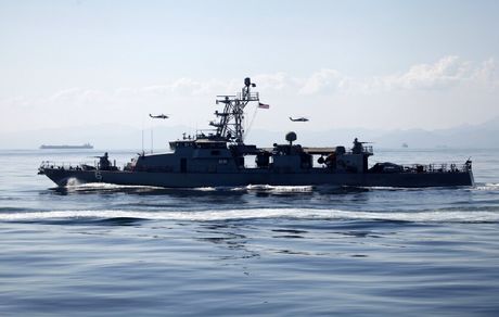 واشنگتن پست مدعی نزدیک شدن قایق‌های ایرانی به کشتی و ناو آمریکایی شد