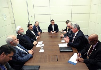 روحانی: قدرت‌های استکباری در برابر مقاومت ملت ایران و کوبا، چاره‌ای جز تسلیم ندارند