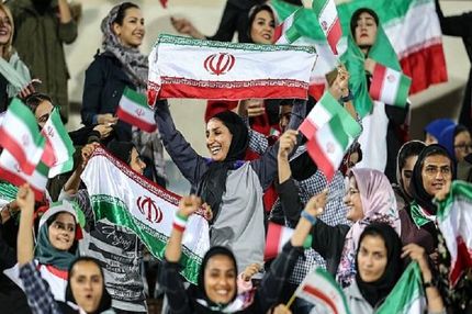 مرحمت فرموده به زنان راه و چاه ورزشگاه را یاد ندهید!