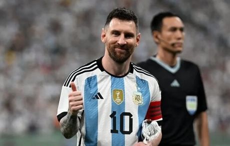 مسی به علی دایی رسید