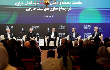 عراقچی: سیاست‌های ایران چه با جنگ چه بی جنگ تغییر نخواهدکرد / جنگ رمضان نقطه عطف در منطقه است