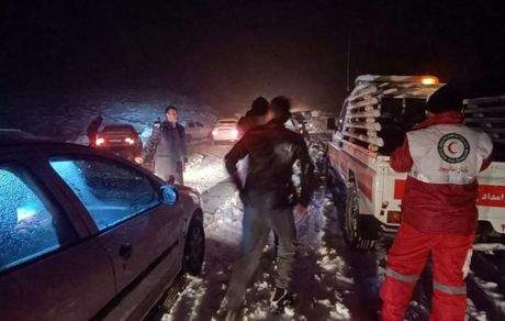 نجات ۱۳۰ نفر از برف و کولاک محور آواجیق - چالدران