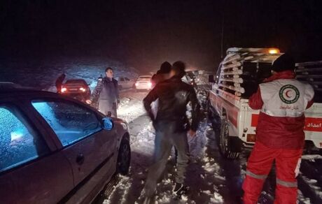 نجات ۱۳۰ نفر از برف و کولاک محور آواجیق - چالدران