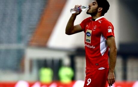 واکنش ستاره پرسپولیس به انتقادها از جونیور؛صبر کنید