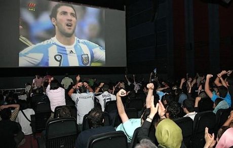 مسابقات جام‌جهانی فوتبال در سینماها پخش می‌شود؟
