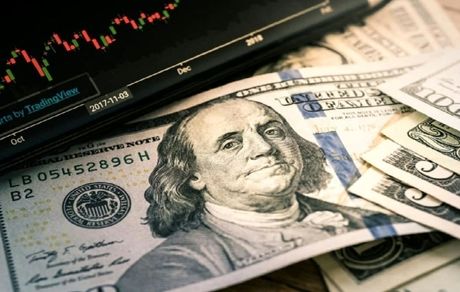 افت دلار به پایین ترین حد در چهار سال اخیر