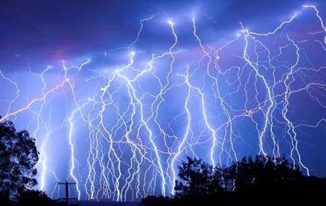 رعدوبرق جان ۱۱ سلفی انداز را در هند گرفت