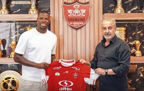 مهاجم آنگولایی تیم فوتبال پرسپولیس قراردادش را امضا کرد