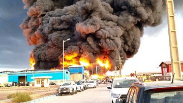 انبار نفت نزدیک پالایشگاه تهران هدف قرار گرفت