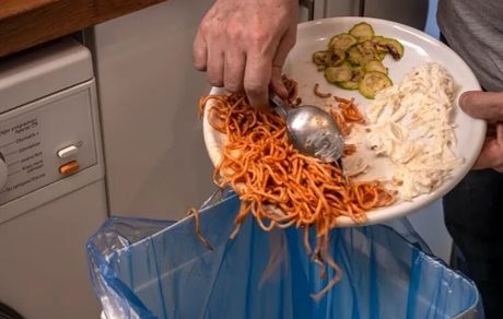 هر عراقی، سالانه ۱۴۳ کیلو غذا بیرون می‌ریزد