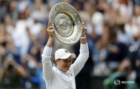 بانوی تنیسور شماره یک جهان از دنیای حرفه‌ای خداحافظی کرد