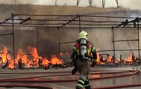 انفجار مرگبار در بازار گل محلاتی/خارج کردن 2 تن از زیر آوار؛ جستجوها ادامه دارد