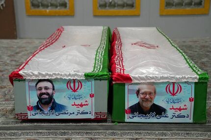 تصویری از تابوت علی لاریجانی و فرزندش در معراج شهدای تهران
