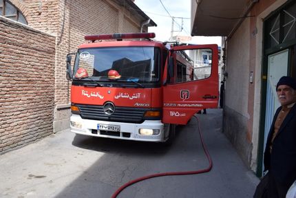 ۱۰۰ نفر از آتش‌سوزی برجی در غرب تهران نجات یافتند
