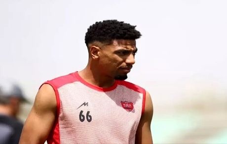 مدافع پرسپولیس، ایران را ترک کرد