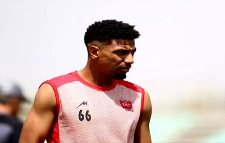مدافع پرسپولیس، ایران را ترک کرد