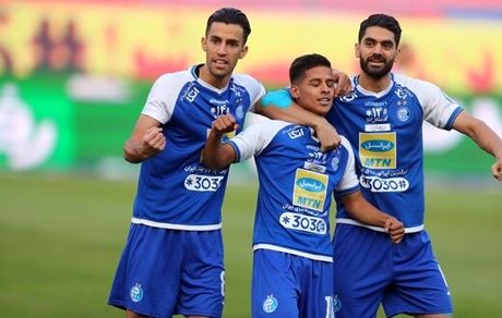 خوشحالی استقلالی‌ها در رختکن پس از برد در دربی/ عکس