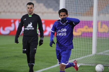 ادامه هفته دهم لیگ برتر فوتبال / استقلال همچنان صدرنشین