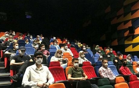 «شنای پروانه»، پیشتازِ فروشِ سینماها شد