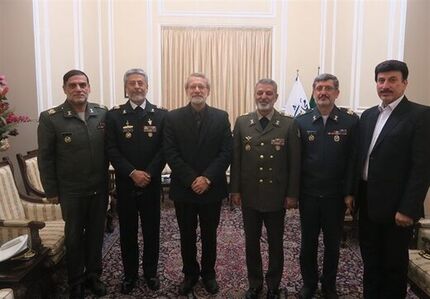 عکس یادگاری لاریجانی و فرماندهان بلندپایه ارتش