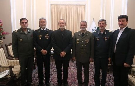 عکس یادگاری لاریجانی و فرماندهان بلندپایه ارتش